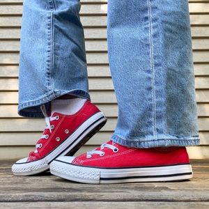 SOLD❗️Classic cute vintage red low top Converse ❤️